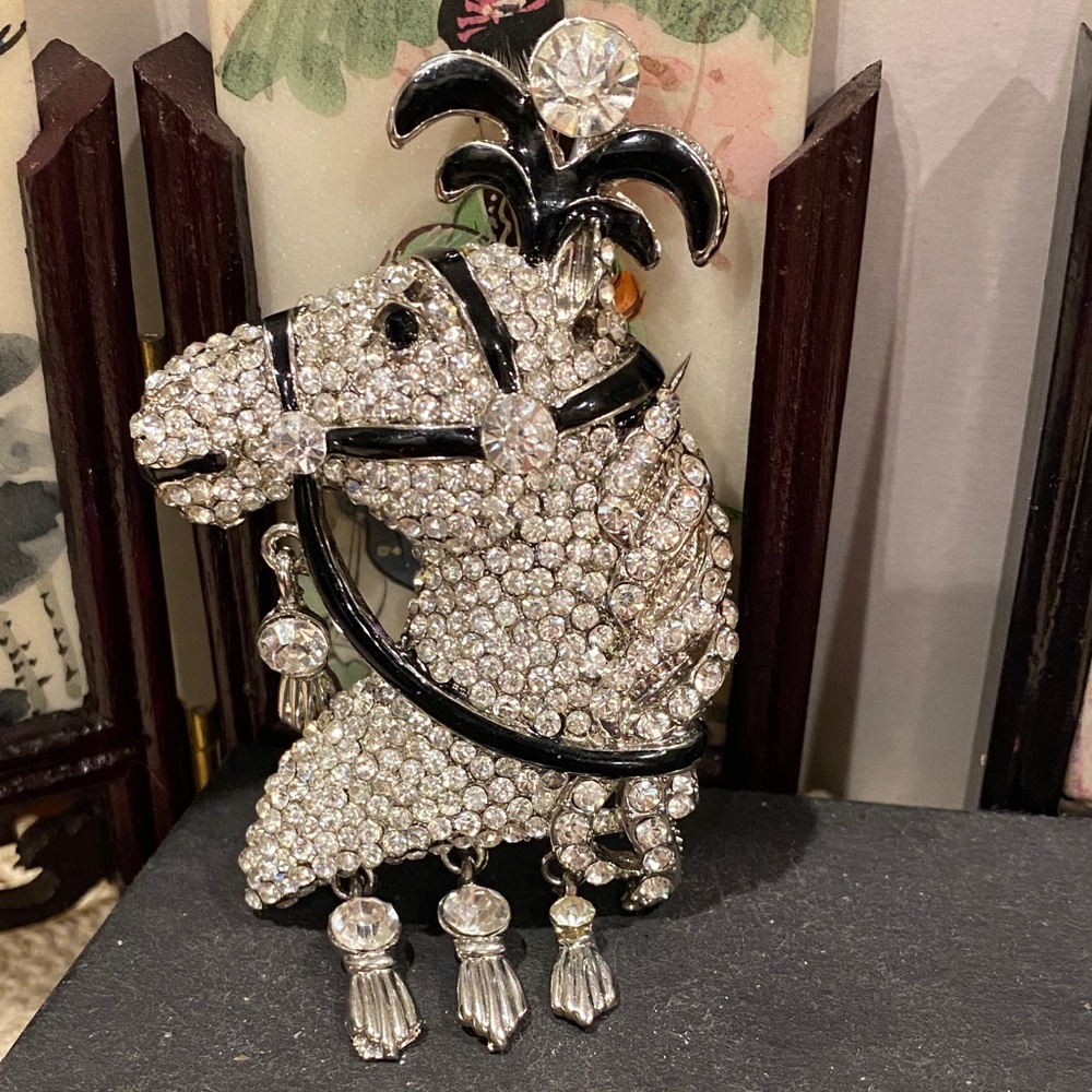 Elegant Crystal Horse Pendant/Brooch